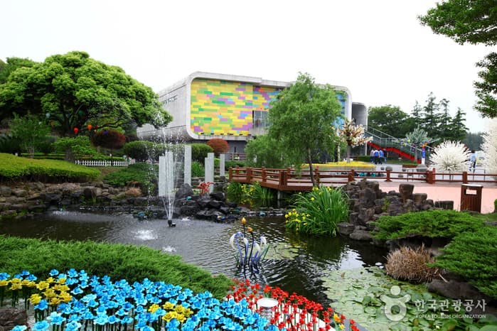 Jeju Glass Castle (제주 유리의성)