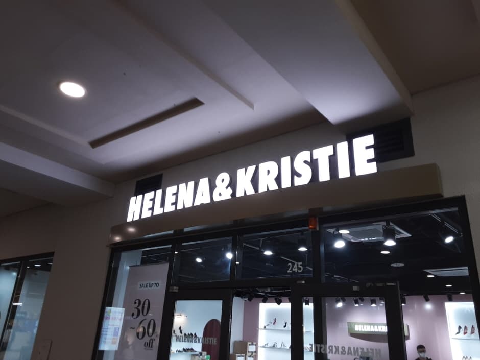 Creas F&C Master Bunny Edition - Shinsegae Paju Branch [Tax Refund Shop] (크리스 마스터바니 신세계파주)