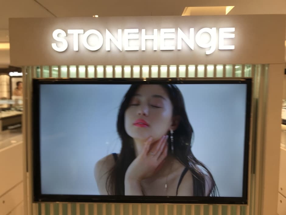 Stonehenge - Hyundai Sinchon Branch [Tax Refund Shop] (스톤헨지 현대 신촌점)