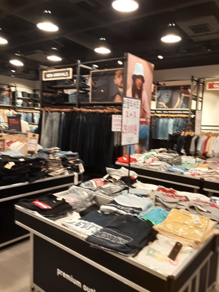 Levi’S - Paju Premium Outlets Branch [Tax Refund Shop] (리바이스 신세계아울렛 파주점)