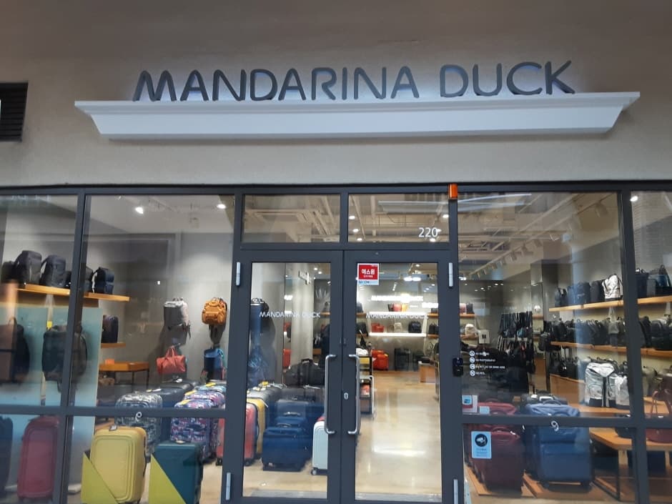 Mandarina Duck - Shinsegae Busan Branch [Tax Refund Shop] (만다리나덕 신세계부산)