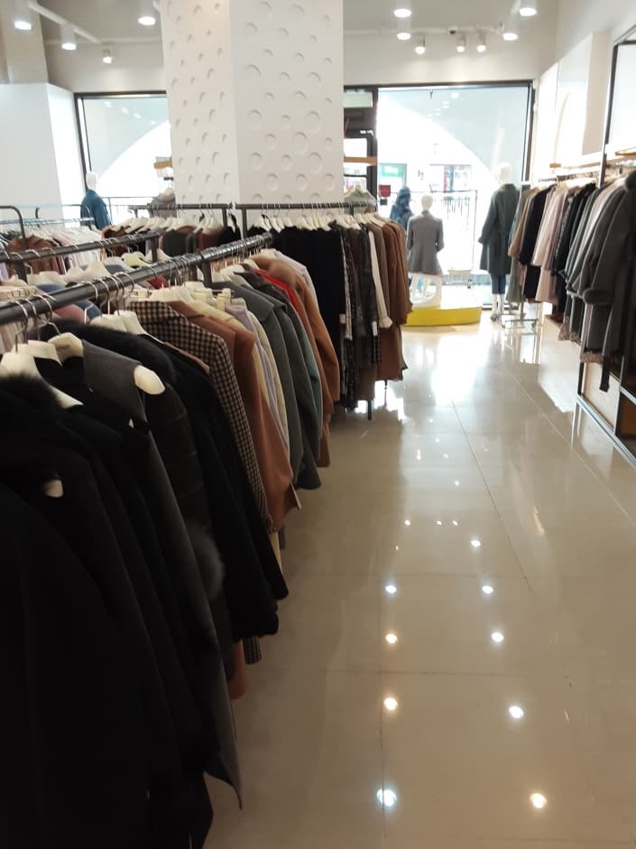 On & On - Lotte Dongbusan Branch [Tax Refund Shop] (온앤온 롯데동부산)