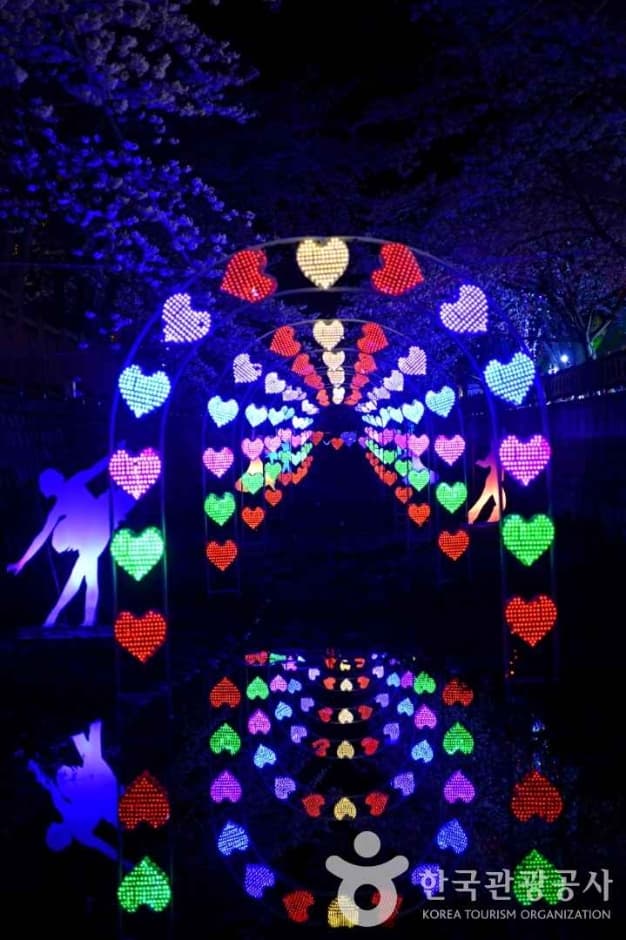 Yeojwacheon Stream (여좌천(벚꽃명소))