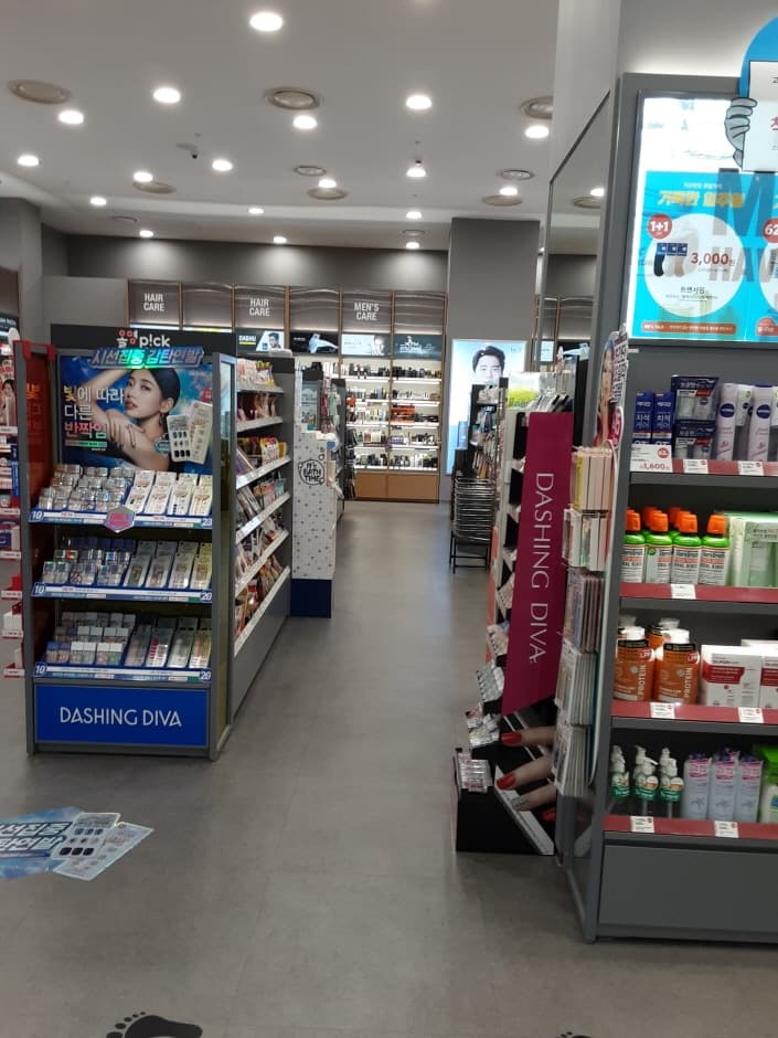 Olive Young - Techno Mart Sindorim Branch [Tax Refund Shop] (올리브영 신도림테크노마트 [사후면세점])