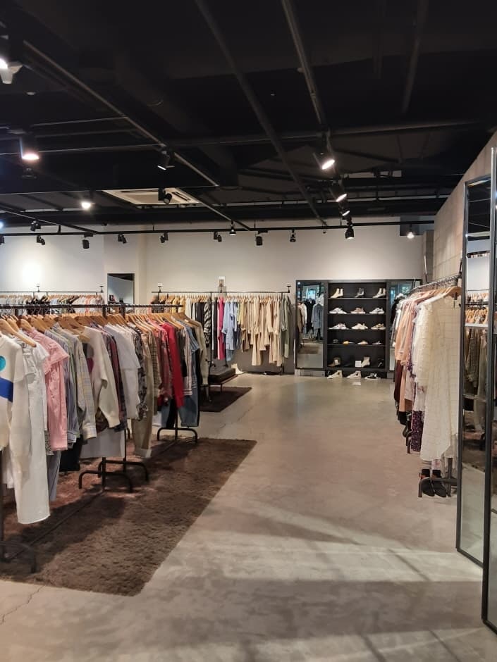 LF Raum - Shinsegae Paju Branch [Tax Refund Shop] (LF 라움 신세계파주)