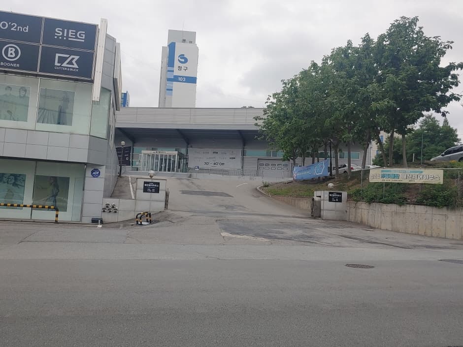 The Handsome Fashion Warehouse [Tax Refund Shop] (한섬 패션웨어하우스)