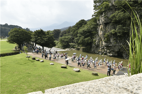 Mungyeong Saejae Bare-foot Walking Festival (오감만족 문경새재맨발페스티벌)