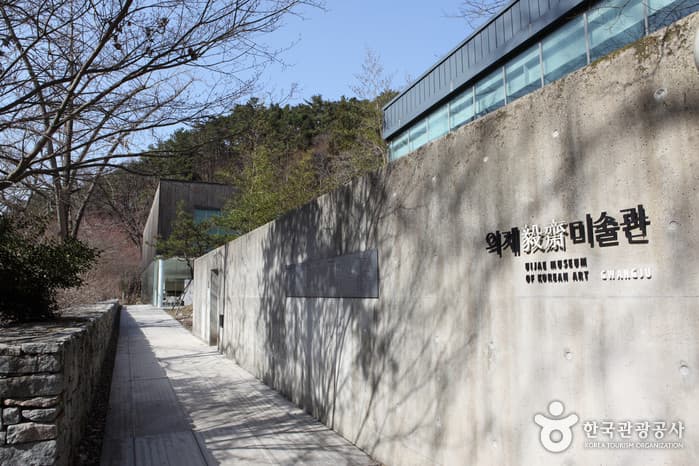 Uijae Museum of Korean Art (광주 의재미술관)