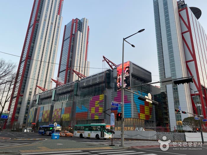 The Hyundai Seoul (더현대 서울)