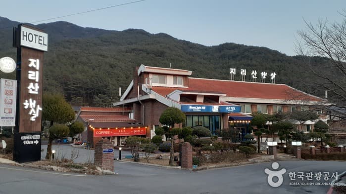 Hotel Jirisan Haetsal (지리산햇살)