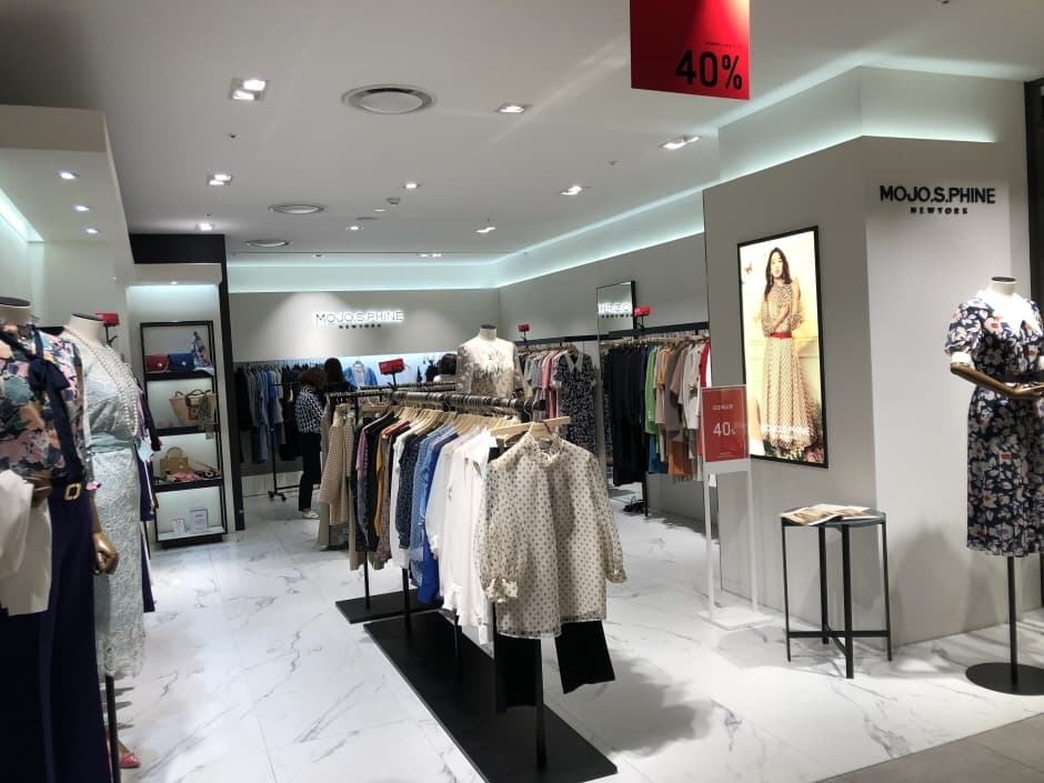 The Handsome System - Hyundai Garden5 Branch [Tax Refund Shop] (한섬 시스템 현대가든파이브)