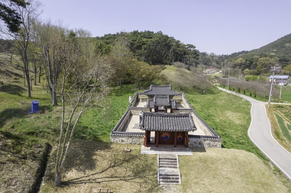 Chuyangsa Shrine (추양사)