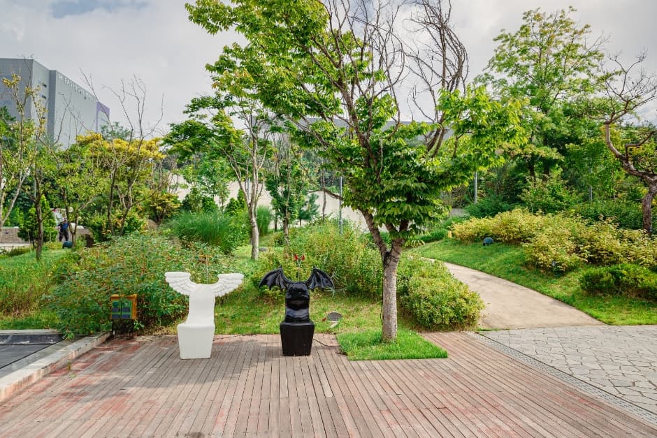 Deokpyeong Eco-Service Area (덕평자연휴게소)