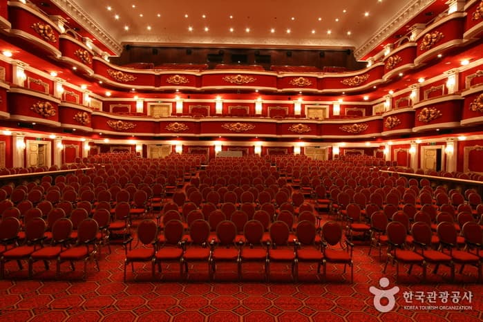 Universal Arts Center (유니버설아트센터)