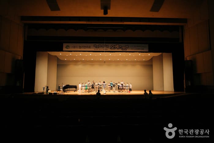 Busan Citizens Hall (부산시민회관)