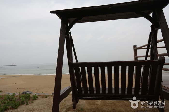 Geumjinhaebyeon Beach (금진해변)