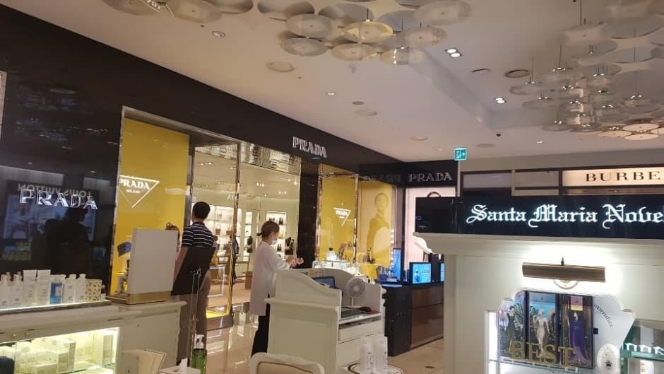 Prada - Galleria Timeworld Branch [Tax Refund Shop] (프라다 갤러리아 타임월드점)