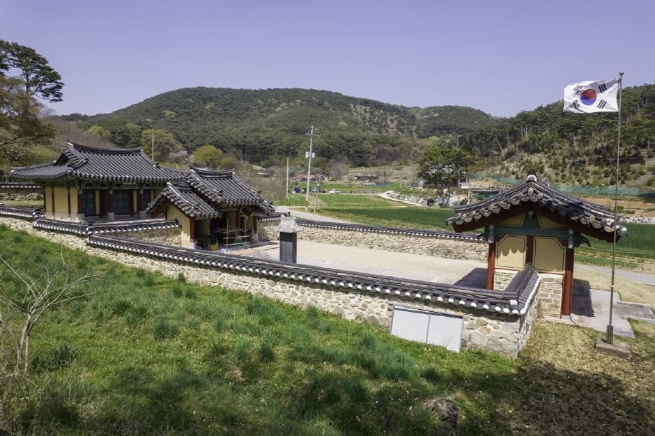 Chuyangsa Shrine (추양사)