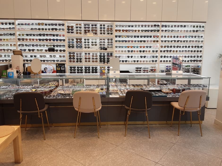 Olens - Myeong-dong Embassy Branch [Tax Refund Shop] (오렌즈 명동대사관점)