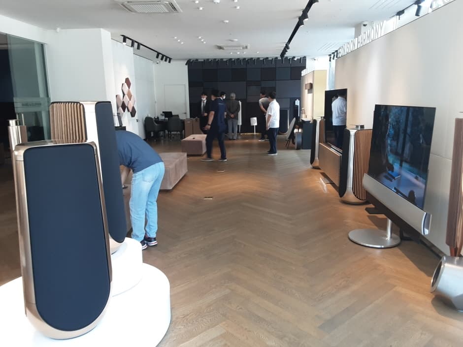 Bang & Olufsen - Apgujeong Branch [Tax Refund Shop] (뱅앤올룹슨 압구정)