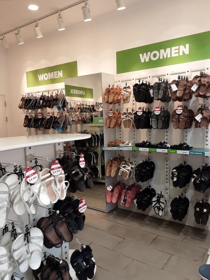 Crocs - Lotte Gimhae Branch [Tax Refund Shop] (크록스 롯데김해)