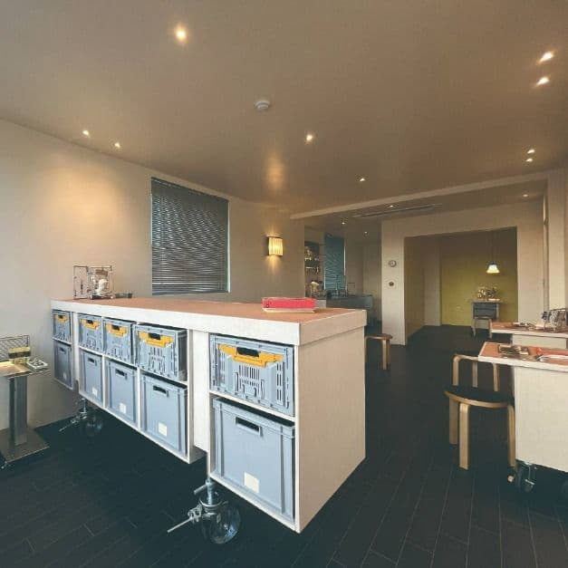 SEMIPUBLIC (세미퍼블릭)