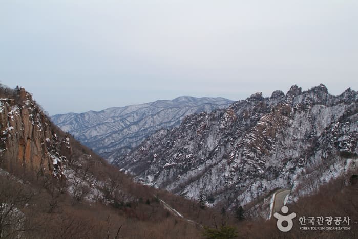 Osaengnyeong (Hangyeryeong) Pass (오색령(한계령))