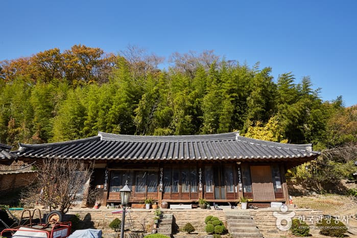Maesa Old house (고성 최필간고택)