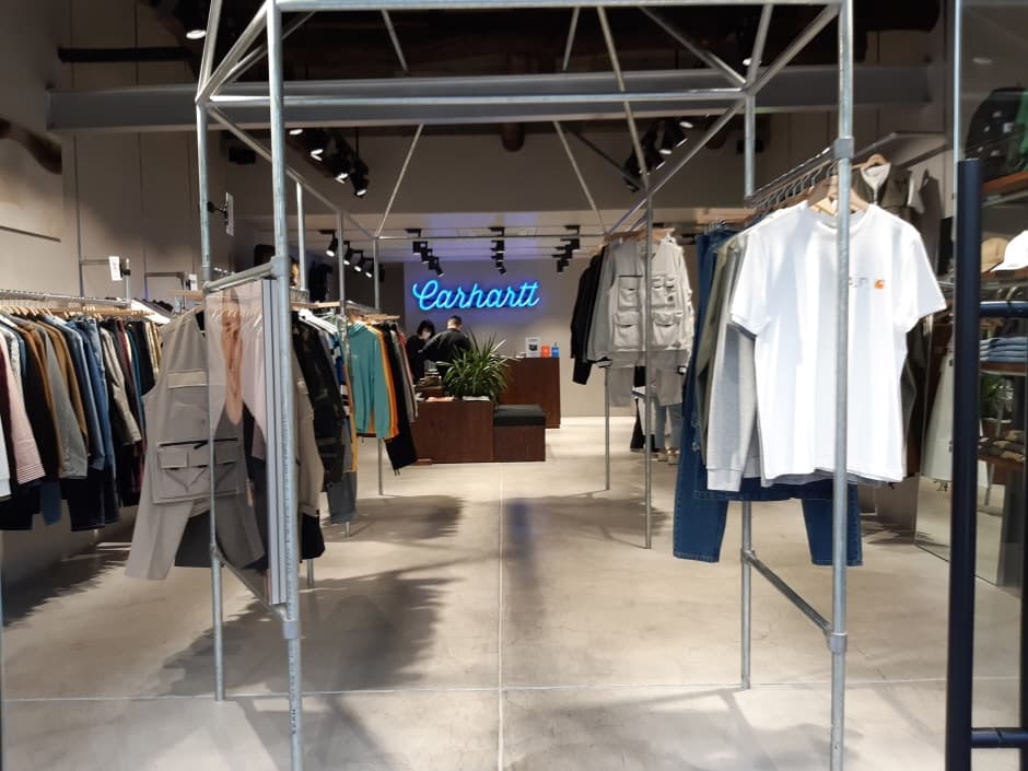 Carhartt WIP - Daegu Dongseong-ro Branch [Tax Refund Shop] (칼하트WIP 대구동성로)
