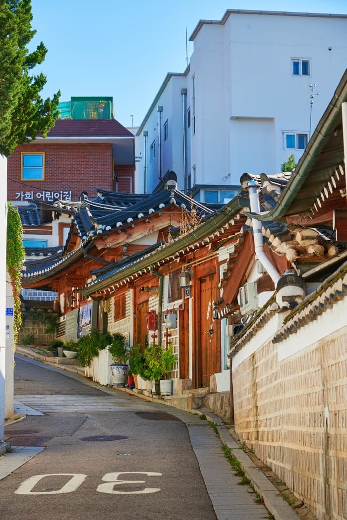 Bukchon Hanok Village Gamgodang Street (북촌한옥마을 감고당길)