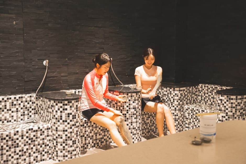 Wando Marine Healing Center (완도해양치유센터)