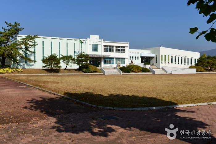 Filial Son Jung Jaesu Memorial Hall (효자 정재수 기념관)
