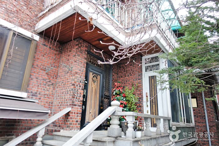 The House of Yehbon (예본의 집)