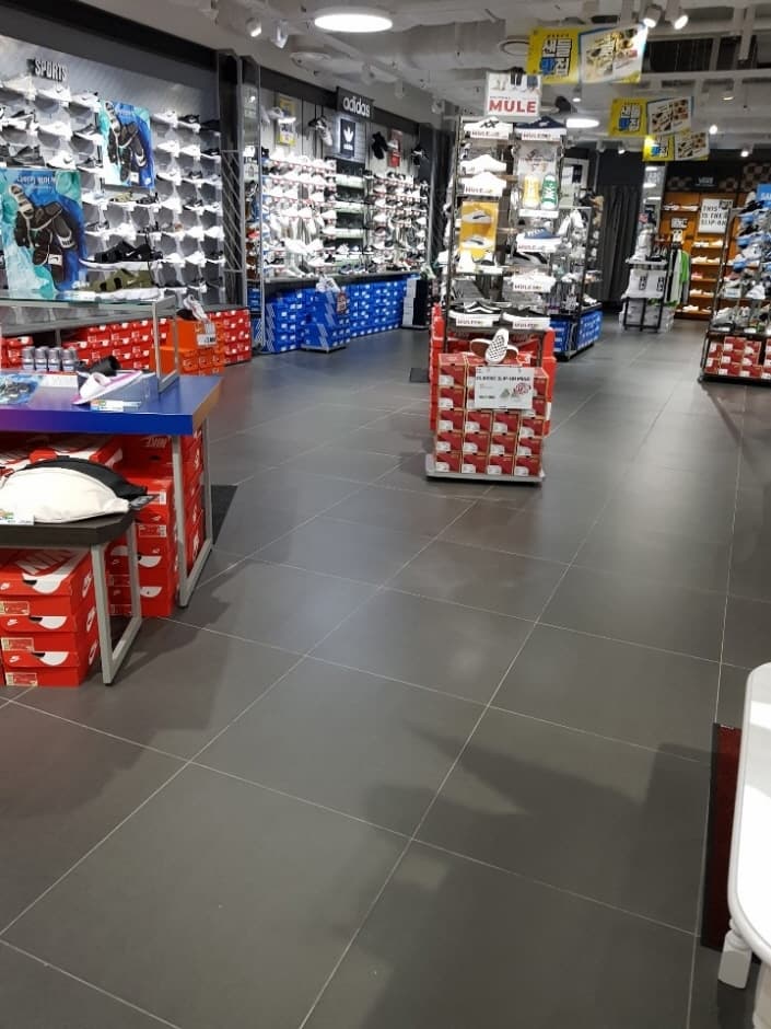 ABC-Mart - TIMES SQUARE Hongdae Branch [Tax Refund Shop] (ABC마트 타임스퀘어홍대)