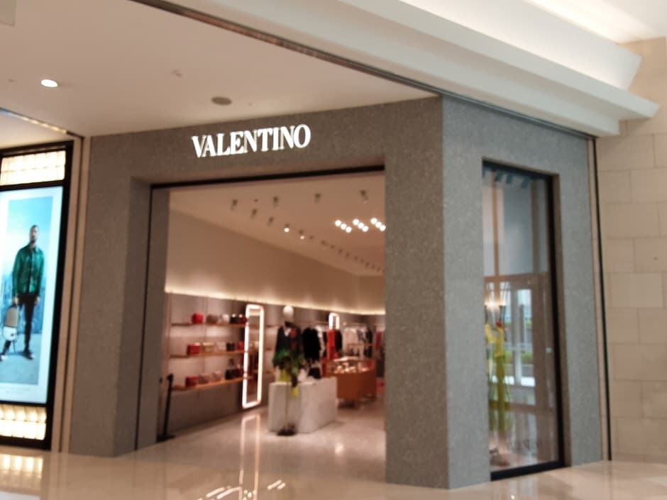 Valentino - Shinsegae Centum City Branch [Tax Refund Shop] (발렌티노 신세계 센텀시티점)