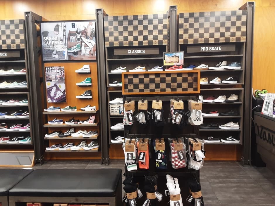 Vans - Sinjeju Branch [Tax Refund Shop] (VANS 신제주)