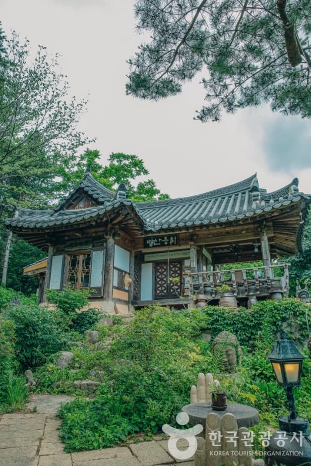 Chi-ong Art Center (취옹예술관)