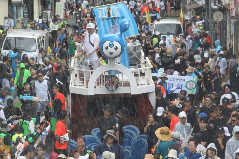 Jeongnamjin Jangheung Water Festival (정남진 장흥 물축제)