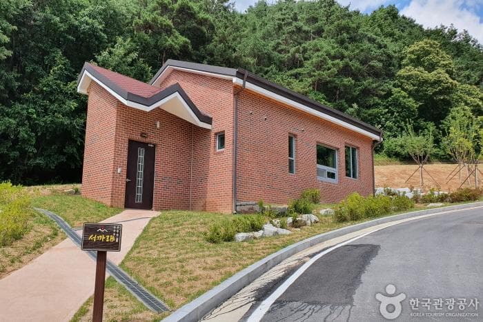 Bonghwa Pavilion Culture Center(봉화정자문화생활관)