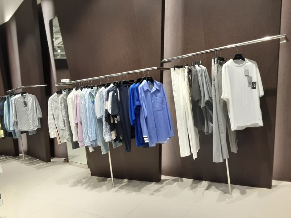 The Handsome System Homme - Hyundai Songdo Branch [Tax Refund Shop] (한섬 시스템옴므 현대송도)