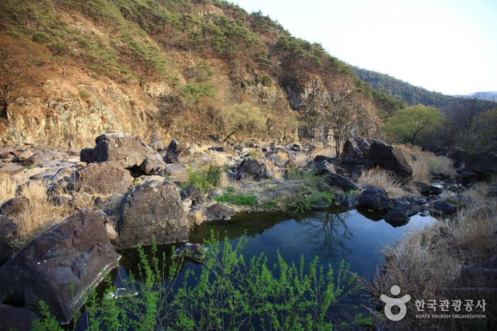 Binggyegyegok Valley (빙계계곡)