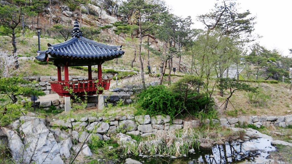 Suseongdonggyegok Valley (수성동계곡)