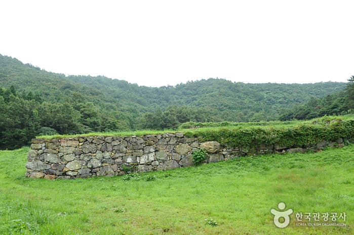 Jindo Yongjangseong Fortress (진도 용장성)