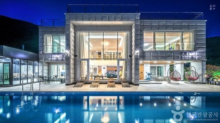 Miramonti Pool Villa Pension (가평미라몬티풀빌라펜션)