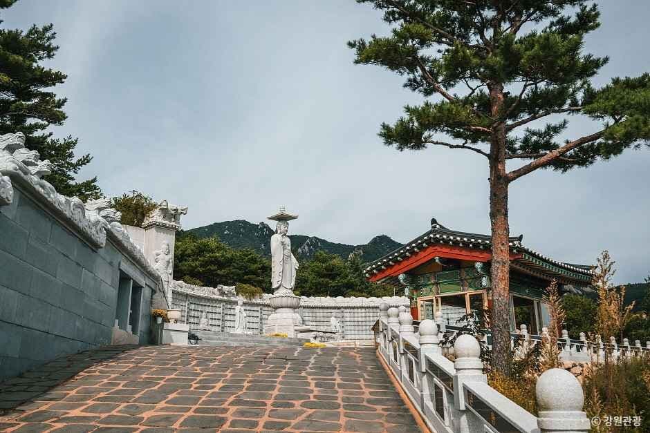 Goseong Hwaamsa Temple (화암사(고성))