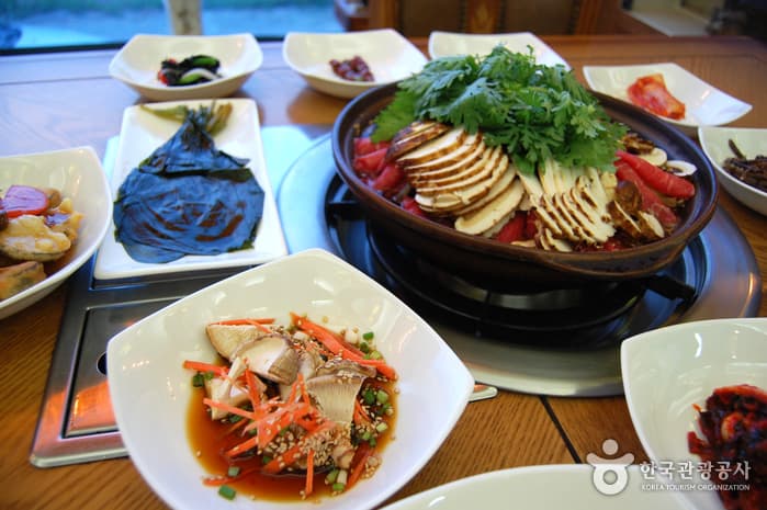 Songibeoseot Maeul (송이버섯마을)