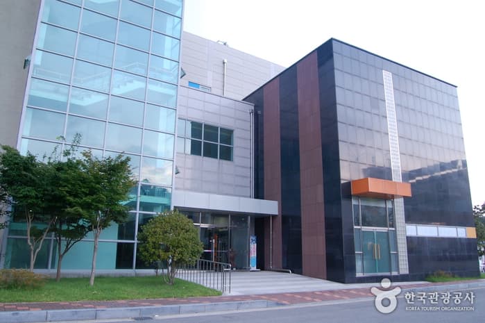 Namdo Folk Food Exhibition Room & Honam Cultural Material Pavilion (남도향토음식박물관·호남문화자료전시관)