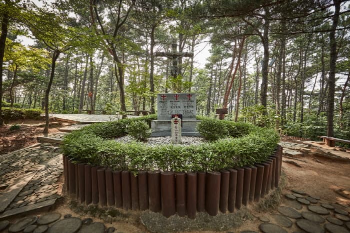 Samseongsan Holy Ground (삼성산성지)