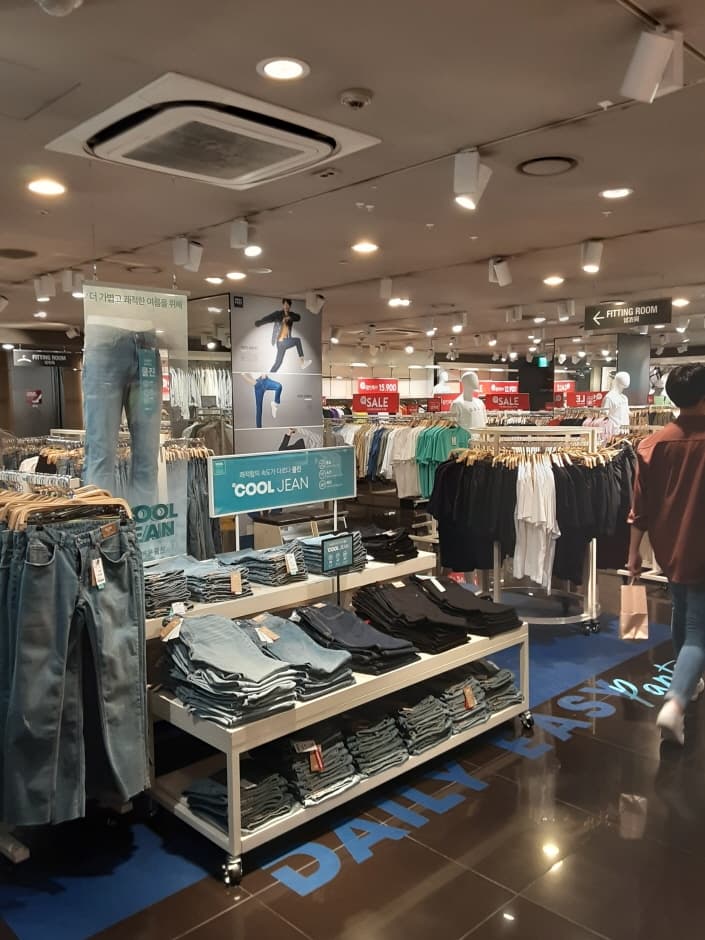 EW Spao - Myeong-dong Branch [Tax Refund Shop] (EW 스파오 명동)