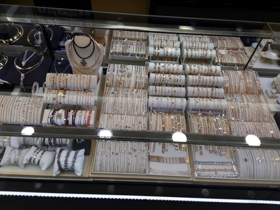 Mijoo Jewelry - Jeju Yeon-dong Branch [Tax Refund Shop] (미주보석 제주연동)